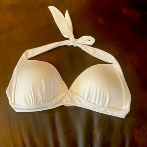 💥NEVER WORN VENUS bikini top. Size 36 D